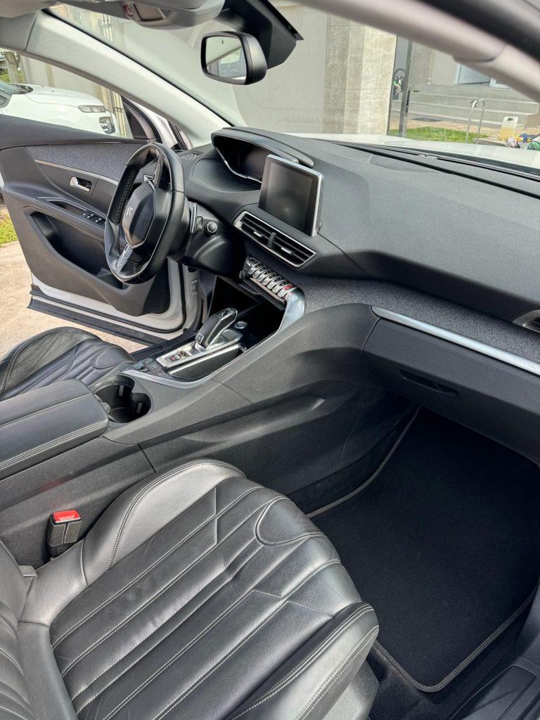 peugeot-5008-00003