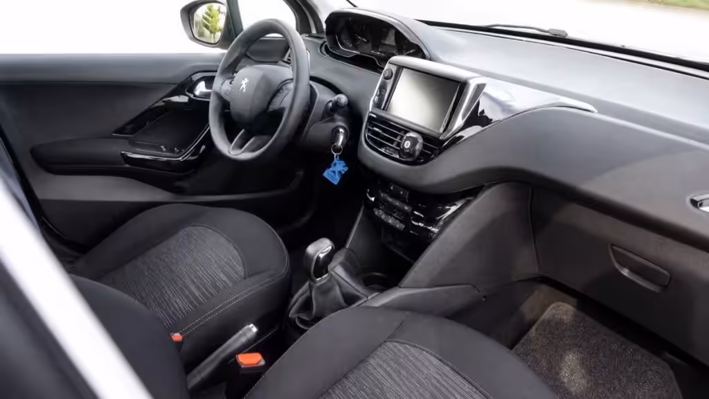 Rent a car peugeot 208 005